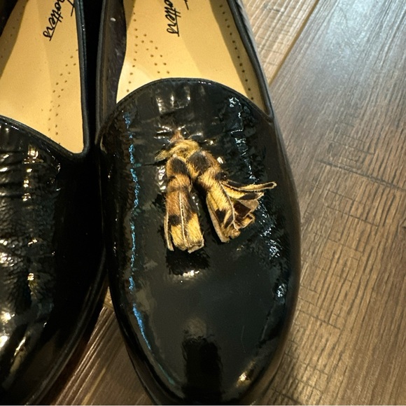 Trotters Liz Tassel T2224-005 Womens Black Patent‎ Leather Loafer Flats 9W - Picture 2 of 12